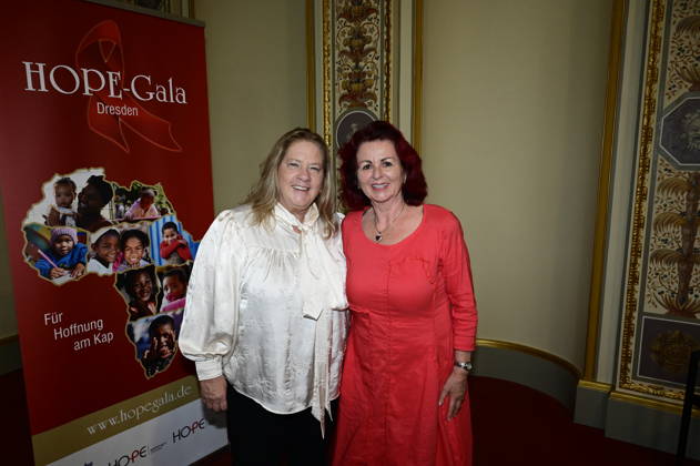 Kathy Kelly und Viola Klein beim Pressegespräch und Präsentation des 16. HOPE-Award zur 18. HOPE-Gala Dresden im Schauspielhaus Dresden. Dresden, 08.10.2026 Copyright: xMatthiasxWehnertx