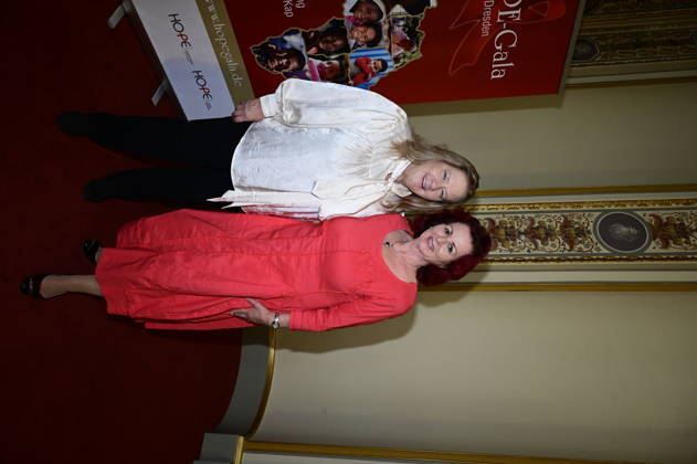 Kathy Kelly und Viola Klein beim Pressegespräch und Präsentation des 16. HOPE-Award zur 18. HOPE-Gala Dresden im Schauspielhaus Dresden. Dresden, 08.10.2026 Copyright: xMatthiasxWehnertx