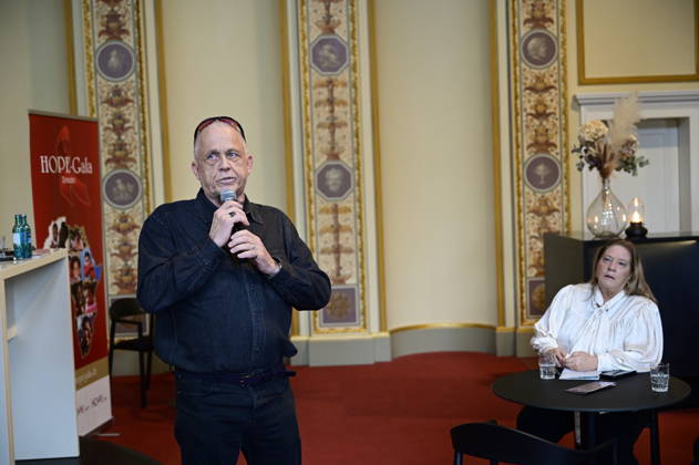 Stefan Hippler und Kathy Kelly beim Pressegespräch und Präsentation des 16. HOPE-Award zur 18. HOPE-Gala Dresden im Schauspielhaus Dresden. Dresden, 08.10.2026 Copyright: xMatthiasxWehnertx
