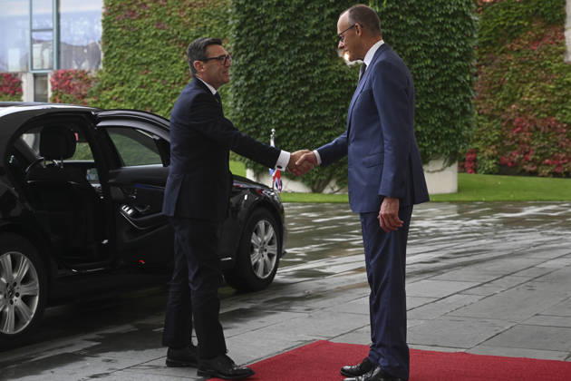 British Prime Minister Burnham welcomed with military ceremony in Berlin BERLIN, GERMANY - OCTOBER 8: German Chancellor Friedrich Merz (R) welcomes British Prime Minister Andy Burnham (L) with a military ceremony at the Federal Chancellery in Berlin, Germany, on October 8, 2026. Halil Sagirkaya Anadolu Berlin Germany. Editorial use only. Please get in touch for any other usage.  Copyright: x2026xAnadoluxHalilxSagirkayax