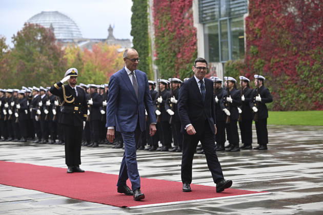 British Prime Minister Burnham welcomed with military ceremony in Berlin BERLIN, GERMANY - OCTOBER 8: German Chancellor Friedrich Merz (L) and British Prime Minister Andy Burnham (2nd L) walk past the honour guards with a military ceremony at the Federal Chancellery in Berlin, Germany, on October 8, 2026. Halil Sagirkaya Anadolu Berlin Germany. Editorial use only. Please get in touch for any other usage.  Copyright: x2026xAnadoluxHalilxSagirkayax