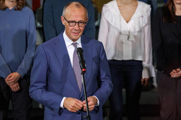 Austausch der Ratifizierungsurkunden des Kensington Vertrags durch den Bundeskanzler Friedrich Merz (CDU) und den Premierminister des Vereinigten Königreichs Großbritannien und Nordirland, Andrew Burnham Austausch der Ratifizierungsurkunden des Kensington Vertrags durch den Bundeskanzler Friedrich Merz (CDU) und den Premierminister des Vereinigten Königreichs Großbritannien und Nordirland, Andrew Burnham in Berlin am 08.10.2026. Berlin Berlin Deutschland Bundeskanzleramt