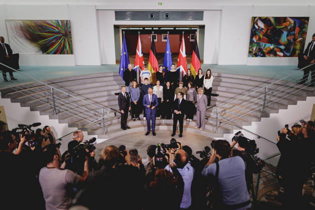 (L-R) Friedrich Merz (CDU), Bundeskanzler, und Andrew Burnham, Premierminister von Grossbritannien, aufgenommen im Rahmen des Austausches der Ratifizierungsurkunden des Kensington Vertrags in Berlin, 08.10.2026. Berlin Deutschland Copyright: xFlorianxGaertnerx