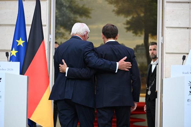 French President Emmanuel Macron and German President Frank Walter Steinmeier during a signing ceremony and joint press conference at the Élysée Palace in Paris, France, October 8, 2026. Signing of an agreement between the French government and the German government regarding the Franco-German Youth Office. Eric Tschaen Pool Bestimage. French President Emmanuel Macron and German President Frank Walter Steinmeier during a signing ceremony and joint press conference at the Élysée Palace in Paris, France, on October 8, 2026 The French and German governments signed an agreement regarding the Franco-German Youth Office Paris, France  Copyright: xEricxTschaenx xPoolx xBestimagexEricxTschaenx xPoolx xBestimagex