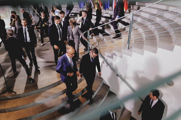 (L-R) Friedrich Merz (CDU), Bundeskanzler, und Andrew Burnham, Premierminister von Grossbritannien, aufgenommen nach einem Statement in Berlin, 08.10.2026. Berlin Deutschland Copyright: xFlorianxGaertnerx