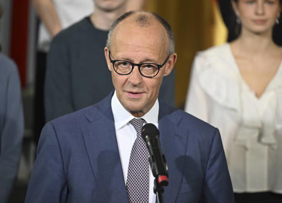 German Chancellor Friedrich Merz, British Prime Minister Andy Burnham attend Kensington Treaty ratification ceremony in Berlin BERLIN, GERMANY - OCTOBER 08: German Chancellor Friedrich Merz delivers a speech during a ceremony marking the exchange of instruments of ratification of the Kensington Treaty at the Federal Chancellery in Berlin, Germany, on October 08, 2026. German Chancellor Friedrich Merz also attends the ceremony. Halil Sagirkaya Anadolu Berlin Germany. Editorial use only. Please get in touch for any other usage.  Copyright: x2026xAnadoluxHalilxSagirkayax