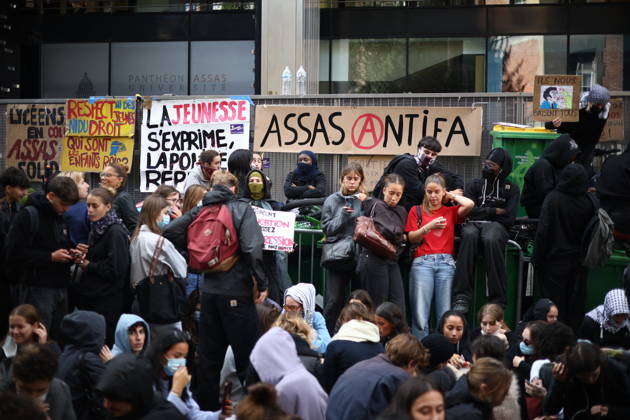 Catholic Institute of Paris and Paris-Panthéon-Assas Students Protest - Paris Blockade action near a building of the Pantheon Assas University during a student demonstration in Paris, on October 8, 2026, as part of a nationwide protest movement over learning conditions. Photo by Raphael Lafargue ABACAPRESS.COM Paris France Copyright: xLafarguexRaphael ABACAx