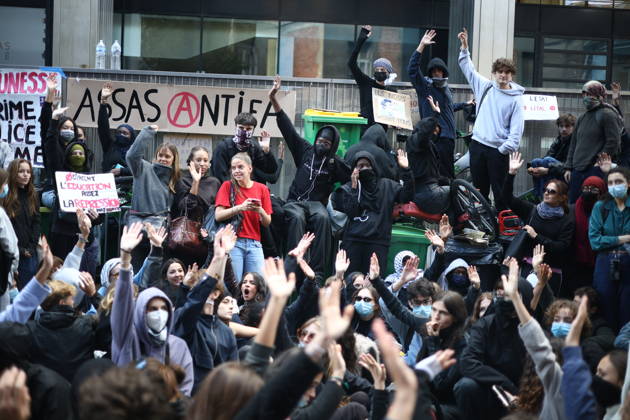 Catholic Institute of Paris and Paris-Panthéon-Assas Students Protest - Paris Blockade action near a building of the Pantheon Assas University during a student demonstration in Paris, on October 8, 2026, as part of a nationwide protest movement over learning conditions. Photo by Raphael Lafargue ABACAPRESS.COM Paris France Copyright: xLafarguexRaphael ABACAx