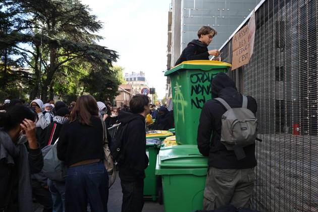 Catholic Institute of Paris and Paris-Panthéon-Assas Students Protest - Paris Students are putting away the trash cans after a blockade organized near a building at Panthéon-Assas University during a student demonstration in Paris on October 8, 2026, as part of a nationwide protest movement against educational conditions. Photo by Raphael Lafargue ABACAPRESS.COM Paris France Copyright: xLafarguexRaphael ABACAx