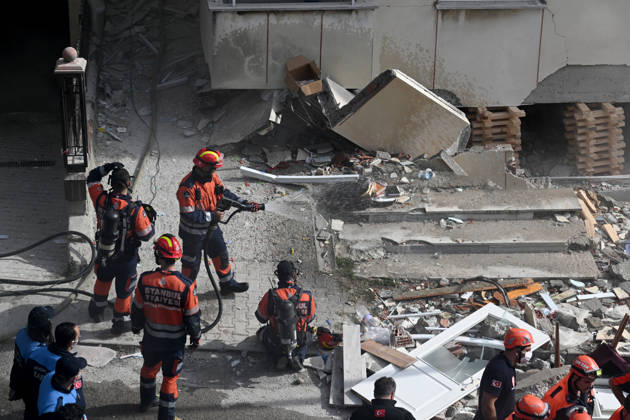 Partial collapse occurs in 7-story building in Istanbul s Maltepe district ISTANBUL, TURKIYE - OCTOBER 08: Search and rescue personnel, including firefighters, AFAD, UMKE, and police teams initiate a controlled demolition to safely reach three people trapped under rubble after the lower three floors of a seven-story residential building collapsed for undetermined reasons in the Maltepe district of Istanbul, Turkiye, on October 08, 2026. Ahmet Okatali Anadolu Istanbul Turkey. Editorial use only. Please get in touch for any other usage.  Copyright: x2026xAnadoluxAhmetxOkatalix