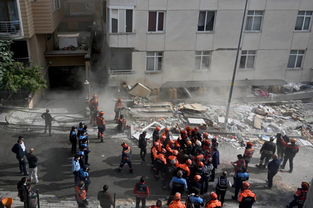 Partial collapse occurs in 7-story building in Istanbul s Maltepe district ISTANBUL, TURKIYE - OCTOBER 08: Search and rescue personnel, including firefighters, AFAD, UMKE, and police teams initiate a controlled demolition to safely reach three people trapped under rubble after the lower three floors of a seven-story residential building collapsed for undetermined reasons in the Maltepe district of Istanbul, Turkiye, on October 08, 2026. Ahmet Okatali Anadolu Istanbul Turkey. Editorial use only. Please get in touch for any other usage.  Copyright: x2026xAnadoluxAhmetxOkatalix