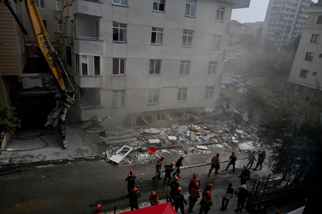 Partial collapse occurs in 7-story building in Istanbul s Maltepe district ISTANBUL, TURKIYE - OCTOBER 08: Search and rescue personnel, including firefighters, AFAD, UMKE, and police teams initiate a controlled demolition to safely reach three people trapped under rubble after the lower three floors of a seven-story residential building collapsed for undetermined reasons in the Maltepe district of Istanbul, Turkiye, on October 08, 2026. Ahmet Okatali Anadolu Istanbul Turkey. Editorial use only. Please get in touch for any other usage.  Copyright: x2026xAnadoluxAhmetxOkatalix