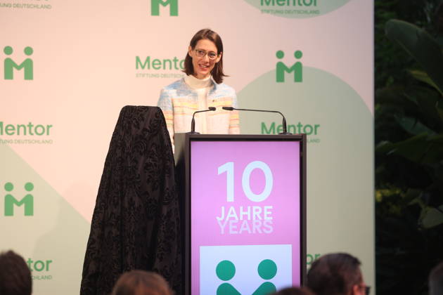 Königin Silvia von Schweden verleiht Preis auf der Insel Mainau Konstanz Mainau, 0810.2026 Ihre Majestät Königin Silvia von Schweden verleiht bei einem Festakt zum 10-jährigen Jubiläum der Mentor Stiftung Deutschland den Metorpreis Im Baden- Württemberg Germany Copyright: xMatthiasxGränzdörferx