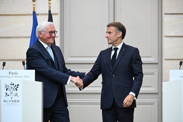 French And German Presidents Press Conference - Paris French President Emmanuel Macron and German President Frank Walter Steinmeier hold a joint press conference at the Elysee Palace in Paris, France on Undated. Photo by Eric Tschaen Pool ABACAPRESS.COM PARIS IDF France  Copyright: xTschaenxEric Pool ABACAx