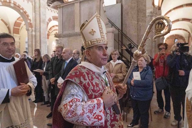 IPA89429956 - Milan, October 8, 26, Basilica of St. Ambrose, Eucharistic celebration marking the 25th anniversary of the Linate plane crash Pictured: Mario Delpini, Archbishop of Milan  Copyright: xGiuliaxSciaccax xGiuliaxSciaccax IPA89429956