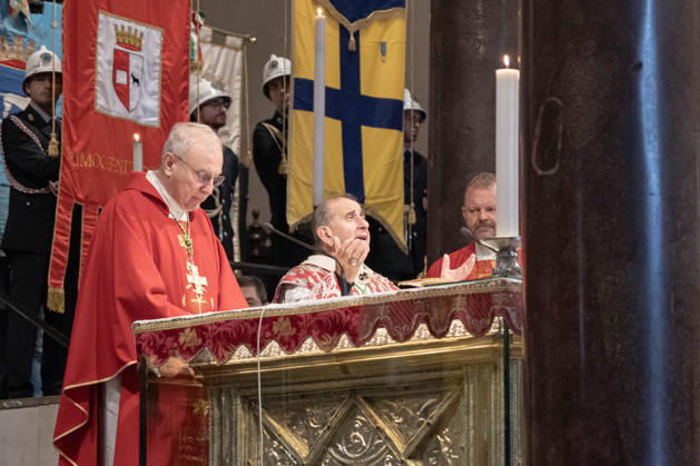 IPA89429946 - Milan, October 8, 26, Basilica of St. Ambrose, Eucharistic celebration marking the 25th anniversary of the Linate plane crash Pictured: Mario Delpini, Archbishop of Milan  Copyright: xGiuliaxSciaccax xGiuliaxSciaccax IPA89429946