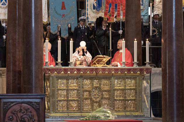 IPA89429947 - Milan, October 8, 26, Basilica of St. Ambrose, Eucharistic celebration marking the 25th anniversary of the Linate plane crash Pictured: Mario Delpini, Archbishop of Milan  Copyright: xGiuliaxSciaccax xGiuliaxSciaccax IPA89429947