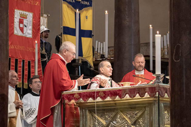 IPA89429950 - Milan, October 8, 26, Basilica of St. Ambrose, Eucharistic celebration marking the 25th anniversary of the Linate plane crash Pictured: Mario Delpini, Archbishop of Milan  Copyright: xGiuliaxSciaccax xGiuliaxSciaccax IPA89429950