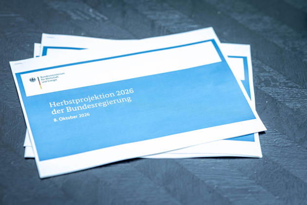 Katherina Reiche, Bundesministerin fuer Wirtschaft und Energie, stellt die Herbstprojektion 2026 der Bundesregierung im Rahmen einer Bundespressekonferenz vor, in Berlin, 08.10.2026. Berlin Deutschland Copyright: xYonaxElsnerx