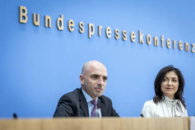 Katherina Reiche, Bundesministerin fuer Wirtschaft und Energie, stellt die Herbstprojektion 2026 der Bundesregierung im Rahmen einer Bundespressekonferenz vor, in Berlin, 08.10.2026. Berlin Deutschland Copyright: xYonaxElsnerx