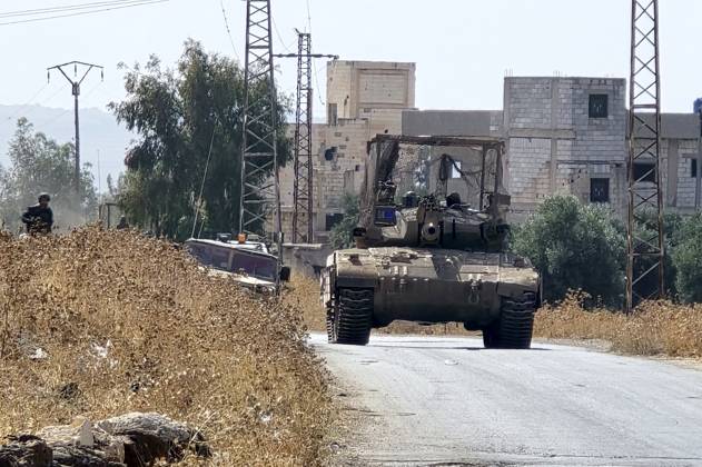 Israeli army conducts raids in Syria s Quneitra countryside QUNEITRA, SYRIA - OCTOBER 8: Israeli forces patrol the village with tanks as they conduct raids in residential areas and fire harassment shots at open areas in the countryside of Quneitra, southern Syria, on October 8, 2026. Huseyin Mesal Anadolu Quneitra Syria. Editorial use only. Please get in touch for any other usage.  Copyright: x2026xAnadoluxHuseyinxMesalx