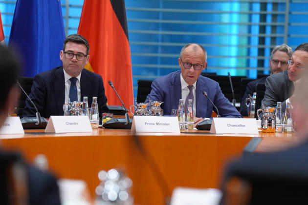 Reginonales Wirtschaftsforum mit Bundeskanzler Merz und britischen Premierminister Andrew Burnham Bundeskanzler Friedrich Merz und Andrew Burnham der Premierminister des Vereinigten Königreichs Großbritannien und Nordirland beim Auftakt des gemeinsamen regionalen Wirtschaftsforum im Bundeskanzleramt, 08.10.2026 Berlin Berlin Deutschland