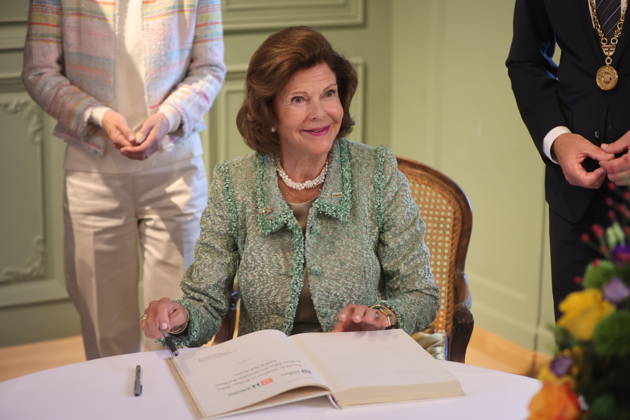 Königin Silvia von Schweden beucht Insel Mainau Konstanz Mainau, 08.10.2026 Ihre Majestät Königin Silvia von Schweden besucht die Insel Mainau be Konstanz. und schreibt sich uter anderen In das Goldene Buch der Stadt ein. Baden- Württemberg Germany Copyright: xMatthiasxGränzdörferx
