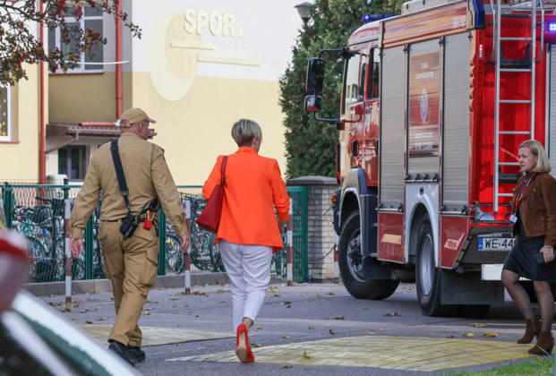 Stabbing attack at a primary school in Poland Photo: Wojciech Olkusnik East News Emergency services are seen at the site after a knife attack at the local primary school on October 8, 2026 in the village of Leszczydol-Nowiny in central Poland, approximately 60 km north-east of Warsaw. A 15-year-old school graduate entered the building armed with a knife and fatally stabbed the janitor and wounded two teachers trying to overpower him. According to the police the perpetrator was wearing a helmet with a camera and planned to record the attack. A day earlier a stabbing attack, where nine people were wounded, occurred in a vocational school in the town of Ostroleka, 50 km north of today s site. EN_01685559_0012 