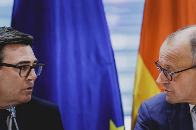 (R-L) Friedrich Merz (CDU), Bundeskanzler, und Andrew Burnham, Premierminister von Grossbritannien, aufgenommen im Rahmen der Teilnahme am Regionalen Wachstumsforum im Bundeskanzleramt in Berlin, 08.10.2026. Berlin Deutschland Copyright: xFlorianxGaertnerx