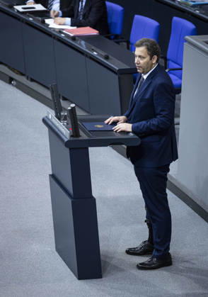 Lars Klingbeil, Bundesminister der Finanzen, spricht zur Einkommensteuergesetzreform vor dem Bundestag. Berlin, 08.10.2026. Berlin Deutschland Copyright: xRubyxTilkornx