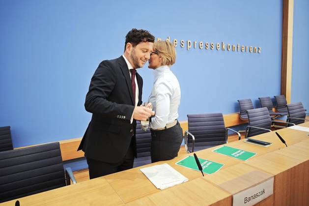 Berlin, Deutschland, 08.10.2026: Bundespressekonferenz: Vorstellung des Leitantrages Unser Plan für Deutschland : Felix Banaszak und Franziska Brantner Copyright: xdtsxNachrichtenagenturx dts_137620