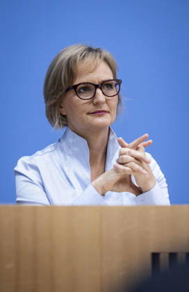 Franziska Brantner, Co-Vorsitzende von Buendnis 90 Die Gruenen, aufgenommen im Rahmen der Pressekonferenz zur Vorstellung des Leitantrages Unser Plan fuer Deutschland Berlin, 08.10.2026. Berlin Deutschland Copyright: xRubyxTilkornx