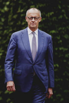 Friedrich Merz (CDU), Bundeskanzler, aufgenommen im Rahmen des Empfangs mit militaerischen Ehren vom britischen Regierungschef (nicht im Bild) im Bundeskanzleramt in Berlin, 08.10.2026. Berlin Deutschland Copyright: xFlorianxGaertnerx