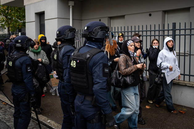 High school students’ protest in Lyon on October 8, 2026 Nicolas Liponne MAXPPP Lyon 08 10 2026 Police officers push back participants in the high school students’ protest in Lyon, October 8, 2026 Police officers push back participants in the high school students’ protest in Lyon on October 8, 2026 France Fires have broken out at several schools in France, as students protest by blockading educational institutions nationwide over school funding and learning conditions Lyon Auvergne-Rhône-Alpes France  Copyright: xMAXPPPxNicolasxLiponnex NLP202610080217 NLP202610080217