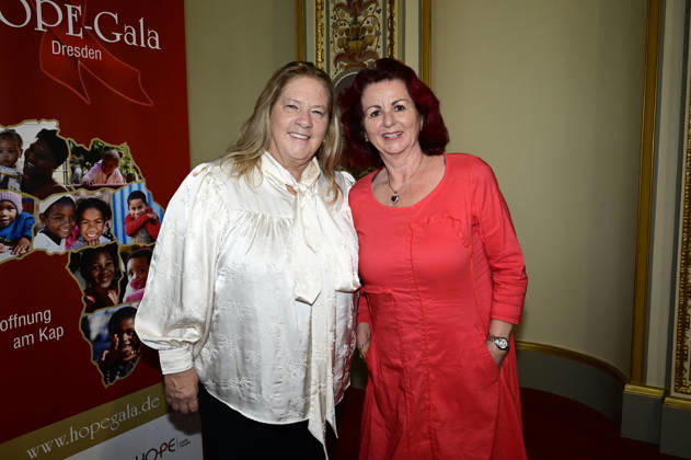 Kathy Kelly und Viola Klein beim Pressegespräch und Präsentation des 16. HOPE-Award zur 18. Hope Gala 2026 im Schauspielhaus Dresden. Dresden, 08.10.2026
