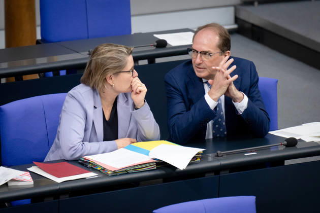Alexander Dobrindt, Bundesinnenminister, Stefanie Hubig, Bundesministerin, Justiz, Verbraucherschutz Reichstagsgebäude, Bundestag, Sitzungswoche, Alexander Dobrindt, Bundesinnenminister, Stefanie Hubig, Bundesministerin, Justiz, Verbraucherschutz Berlin Berlin GER