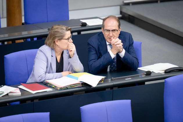 Alexander Dobrindt, Bundesinnenminister, Stefanie Hubig, Bundesministerin, Justiz, Verbraucherschutz Reichstagsgebäude, Bundestag, Sitzungswoche, Alexander Dobrindt, Bundesinnenminister, Stefanie Hubig, Bundesministerin, Justiz, Verbraucherschutz Berlin Berlin GER