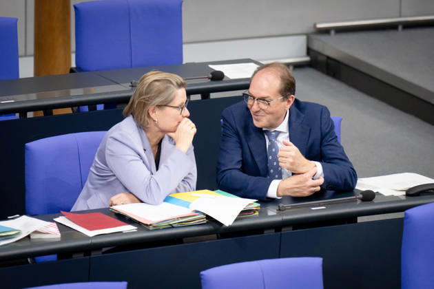 Alexander Dobrindt, Bundesinnenminister, Stefanie Hubig, Bundesministerin, Justiz, Verbraucherschutz Reichstagsgebäude, Bundestag, Sitzungswoche, Alexander Dobrindt, Bundesinnenminister, Stefanie Hubig, Bundesministerin, Justiz, Verbraucherschutz Berlin Berlin GER