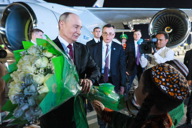 TURKMENISTAN, BALKAN PROVINCE - OCTOBER 8, 2026: Vladimir Putin, President of Russia, accepts flowers during a ceremony to welcome his arrival ahead of a meeting of the CIS (Commonwealth of Independent States) Council of Heads of State in Turkmenbasy. Vladimir Smirnov TASS  98955015