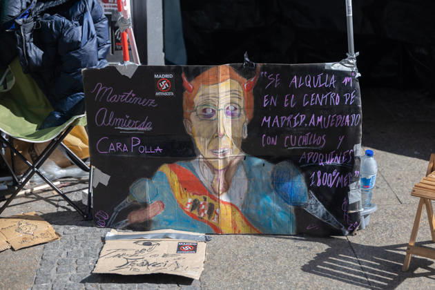The protesters at Sol maintain their demands regarding housing. Banners at the housing protest camp in Puerta del Sol, on October 8, 2026, in Madrid, Spain. The encampment at Sol has spilled over into the square, and the protesters are maintaining their demands against evictions and exorbitant rents. The Official State Gazette (BOE) published yesterday, October 7, the new version of the housing and rent decrees that the Council of Ministers had approved the previous day OCTOBER 8, 2026, Madrid, Spain Copyright: xEduardoxParrax 7829182