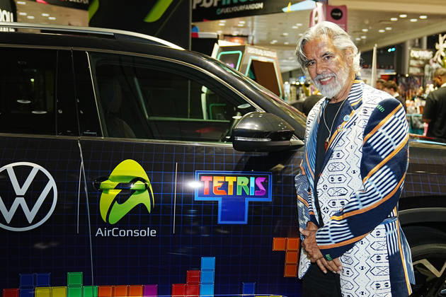 October 8, 2026, New York, New York, USA: Video game designer and Tetris co-founder HENK ROGERS at 2026 New York Comic Con at the Javits Center on October 8, 2026 in New York. HENK ROGERS is on had to welcome the next evolution of Tetris as it moves into the dashboard of a 2027 Volkswagen Atlas. Volkswagen is bringing Tetris to its vehicles through AirConsole, an in car gaming platform that turns the vehicle s infotainment screen into a gaming display, with smartphones serving as the controllers. The games are designed to be played while the vehicle is parked, creating a new kind of entertainment experience inside the car. New York USA  - ZUMAb148 20261008_zap_b148_003 Copyright: xBryanxSmithx