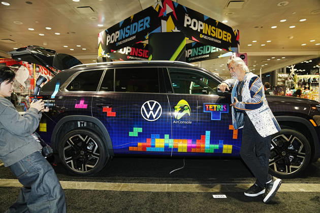 October 8, 2026, New York, New York, USA: Video game designer and Tetris co-founder HENK ROGERS at 2026 New York Comic Con at the Javits Center on October 8, 2026 in New York. HENK ROGERS is on had to welcome the next evolution of Tetris as it moves into the dashboard of a 2027 Volkswagen Atlas. Volkswagen is bringing Tetris to its vehicles through AirConsole, an in car gaming platform that turns the vehicle s infotainment screen into a gaming display, with smartphones serving as the controllers. The games are designed to be played while the vehicle is parked, creating a new kind of entertainment experience inside the car. New York USA  - ZUMAb148 20261008_zap_b148_007 Copyright: xBryanxSmithx