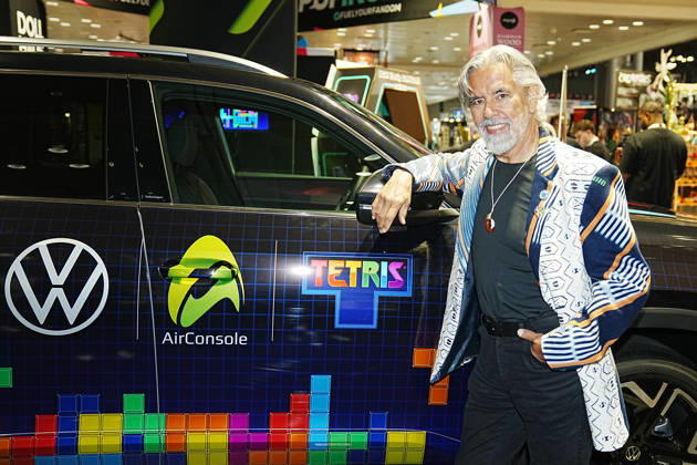 October 8, 2026, New York, New York, USA: Video game designer and Tetris co-founder HENK ROGERS at 2026 New York Comic Con at the Javits Center on October 8, 2026 in New York. HENK ROGERS is on had to welcome the next evolution of Tetris as it moves into the dashboard of a 2027 Volkswagen Atlas. Volkswagen is bringing Tetris to its vehicles through AirConsole, an in car gaming platform that turns the vehicle s infotainment screen into a gaming display, with smartphones serving as the controllers. The games are designed to be played while the vehicle is parked, creating a new kind of entertainment experience inside the car. New York USA - ZUMAb148 20261008_zap_b148_008 Copyright: xBryanxSmithx