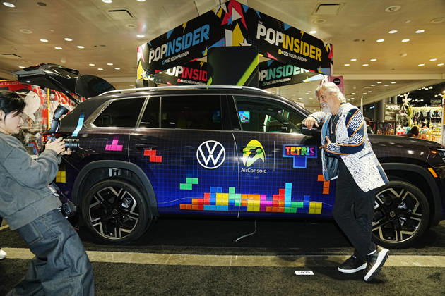 October 8, 2026, New York, New York, USA: Video game designer and Tetris co-founder HENK ROGERS at 2026 New York Comic Con at the Javits Center on October 8, 2026 in New York. HENK ROGERS is on had to welcome the next evolution of Tetris as it moves into the dashboard of a 2027 Volkswagen Atlas. Volkswagen is bringing Tetris to its vehicles through AirConsole, an in car gaming platform that turns the vehicle s infotainment screen into a gaming display, with smartphones serving as the controllers. The games are designed to be played while the vehicle is parked, creating a new kind of entertainment experience inside the car. New York USA  - ZUMAb148 20261008_zap_b148_015 Copyright: xBryanxSmithx