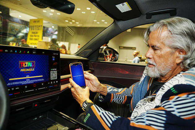 October 8, 2026, New York, New York, USA: Video game designer and Tetris co-founder HENK ROGERS at 2026 New York Comic Con at the Javits Center on October 8, 2026 in New York. HENK ROGERS is on had to welcome the next evolution of Tetris as it moves into the dashboard of a 2027 Volkswagen Atlas. Volkswagen is bringing Tetris to its vehicles through AirConsole, an in car gaming platform that turns the vehicle s infotainment screen into a gaming display, with smartphones serving as the controllers. The games are designed to be played while the vehicle is parked, creating a new kind of entertainment experience inside the car. New York USA - ZUMAb148 20261008_zap_b148_017 Copyright: xBryanxSmithx