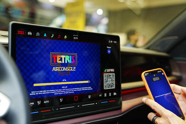 October 8, 2026, New York, New York, USA: Video game designer and Tetris co-founder HENK ROGERS at 2026 New York Comic Con at the Javits Center on October 8, 2026 in New York. HENK ROGERS is on had to welcome the next evolution of Tetris as it moves into the dashboard of a 2027 Volkswagen Atlas. Volkswagen is bringing Tetris to its vehicles through AirConsole, an in car gaming platform that turns the vehicle s infotainment screen into a gaming display, with smartphones serving as the controllers. The games are designed to be played while the vehicle is parked, creating a new kind of entertainment experience inside the car. New York USA - ZUMAb148 20261008_zap_b148_021 Copyright: xBryanxSmithx