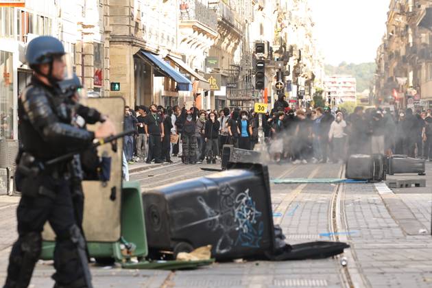 High School Students Protest, Act 4, in Bordeaux PHOTOPQR SUD OUEST Fabien Cottereau SO Bordeaux October 8, 2026 High School Students Protest, Act 4, in Bordeaux, some disturbances in the mid-afternoon France Fires have broken out at several schools in France as students protest by blocking access to educational institutions nationwide over school funding and learning conditions Bordeaux GIRONDE France  Copyright: xPHOTOPQR SUDxOUEST MAXPPPxFabienxCottereaux xSOx 20261008SDO0520 20261008SDO0520