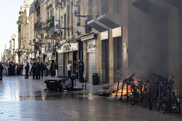 Police And Firefighters Intervene During High School Students Protest - Bordeaux Police officers and fire trucks stand near burning rubbish bins during tensions on the sidelines of a high school students demonstration in front of Lycée Michel Montaigne. The incident occurred as students were mobilized as part of a nationwide protest movement over education and school conditions, in Bordeaux, France, on October 8, 2026. Photo by Margot Le Gonidec ABACAPRESS.COM Bordeaux France  Copyright: xLexGonidecxMargot ABACAx