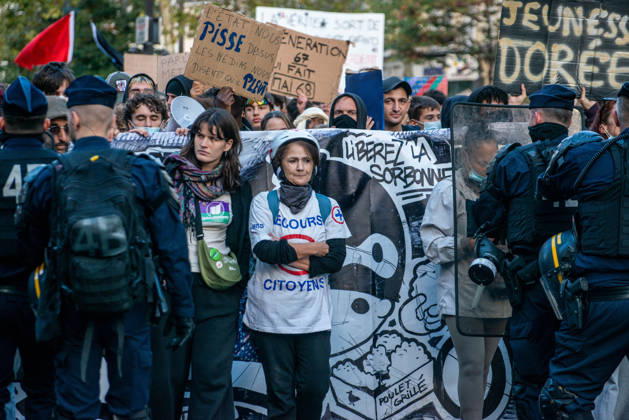 Student Protest - Paris Hundreds of high school students occupy Place de la Bastille in Paris, France on October 8, 2026, following the success of the October 6 protest, calling to continue and amplify the movement. Photo by ABACAPRESS.COM Paris France  Copyright: xPrezatxDenis ABACAx