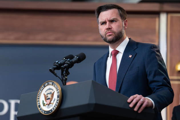 JD Vance During Immigration Program Announcement - Washington Vice President JD Vance gives remarks during an announcement in the South Court Auditorium of the Eisenhower Executive Office Building at the White House in Washington, DC, US, on Thursday, Oct. 8, 2026. The Trump administration said Thursday that it would suspend an immigration program for multiple tech firms, including Microsoft Corp., alleging widespread abuse of a worker visa system. Photo by Aaron Schwartz Pool ABACAPRESS.COM Washington District of Columbia Copyright: xPool ABACAx